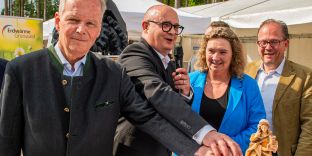 Feierliche Meißelweihe für das Geothermie-Projekt Laufzorn II